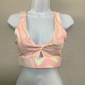 Fabletics Oasis Twist Sports Bra in Guava Marbled Daisy Print M Moisture Wick